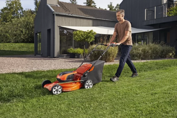Акумулаторни косачкиHUSQVARNA LC 142iS без акумулаторна батерия и зарядно устройство - Image 2